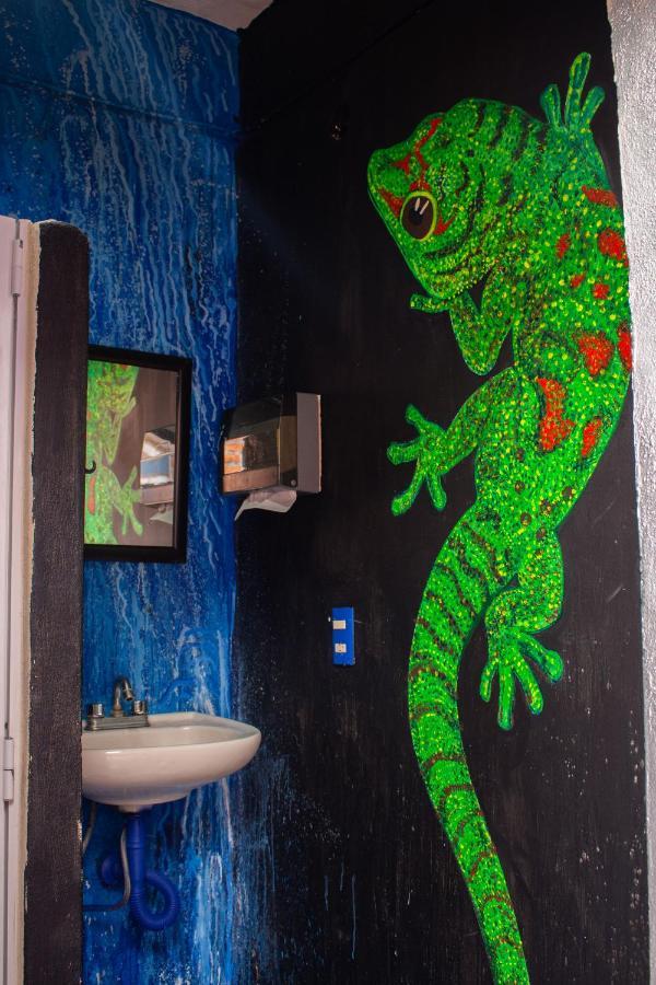 Chanclas Hostel Vallarta Пуэрто-Вальярта Экстерьер фото